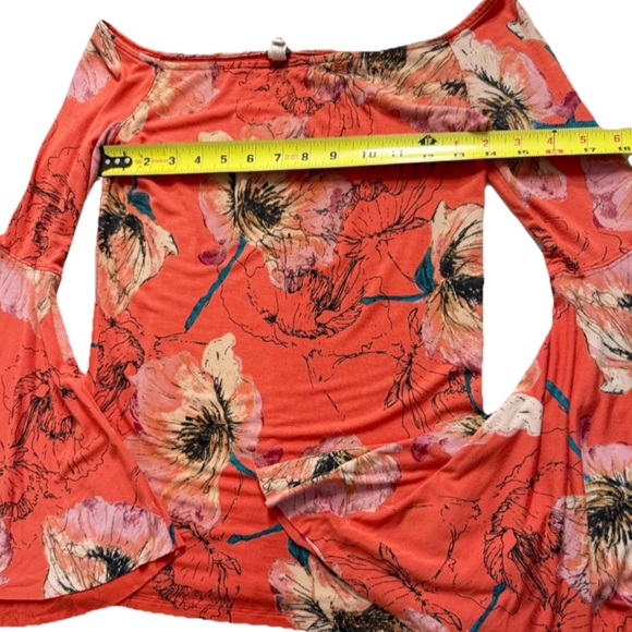 We The Free Floral Off Shoulder Bell Sleeve Top S Coral Boho Free People Style - Picture 11 of 12